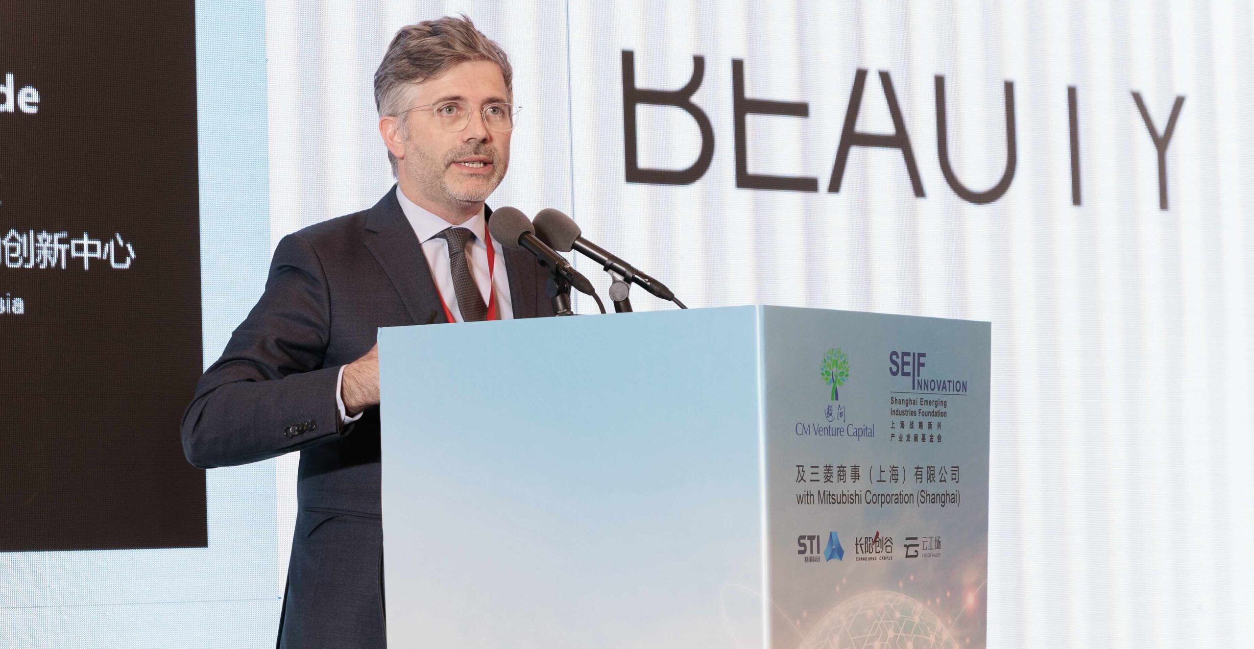 Valentin Peuch-Lestrade speaking at the Innovation China Conference