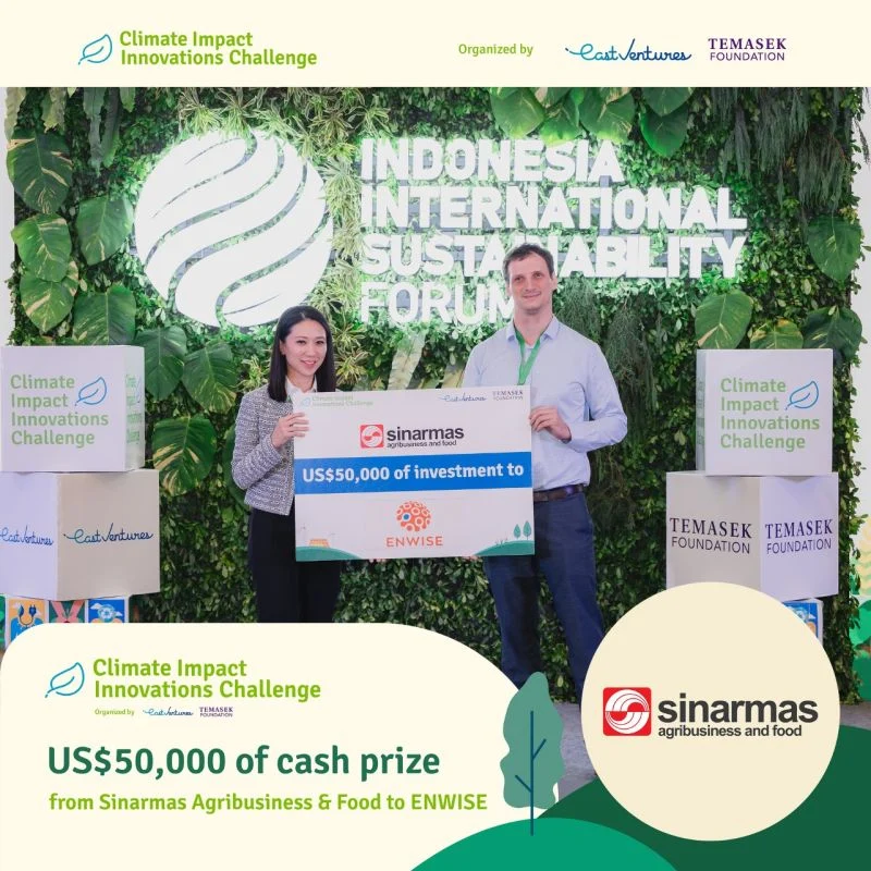 Enwise receiving the US$50,000 Sinar Mas prize at CIIC 2024