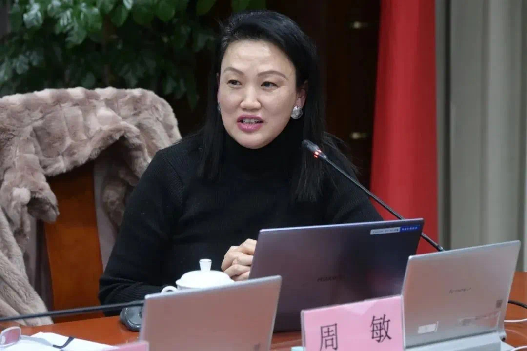 Dr Min Zhou at the Shanghai Yangpu District government meeting